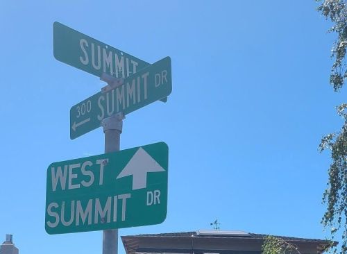 418 Summit Dr, Redwood City, CA 94062-3362