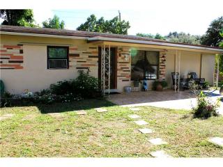 6880 Thomas St, Hollywood, FL 33024-3949
