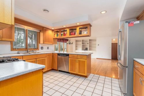 203 Swiss Hill Dr, Green Bay, WI 54302-4467