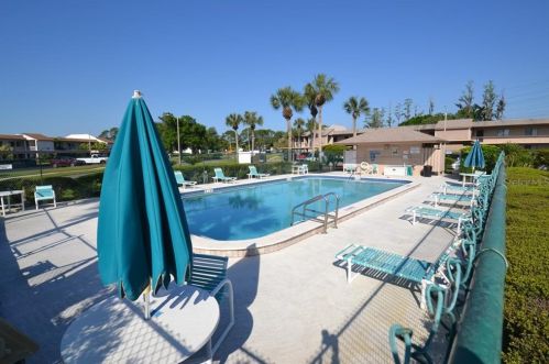 231 Mary Dr, Oldsmar FL  34677-2277 exterior