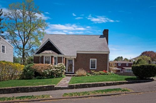 52 Bates Rd, Swampscott, MA 01907-2659