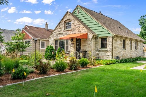 3851 13th St, Milwaukee, WI 53221-1724