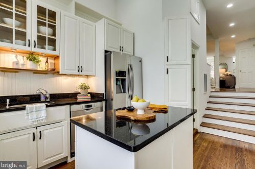 421 1st St, Washington DC 20003-1827 exterior