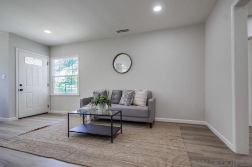 8796 Dallas St, La Mesa, CA 91942-3201
