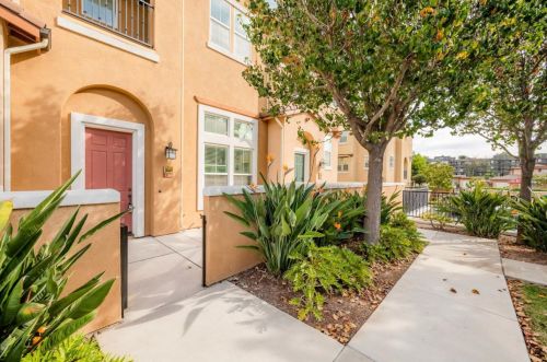 736 Mariposa Cir, National City, CA 91950-2787