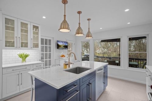 180 Hillair Cir, White Plains NY  10605-4506 exterior
