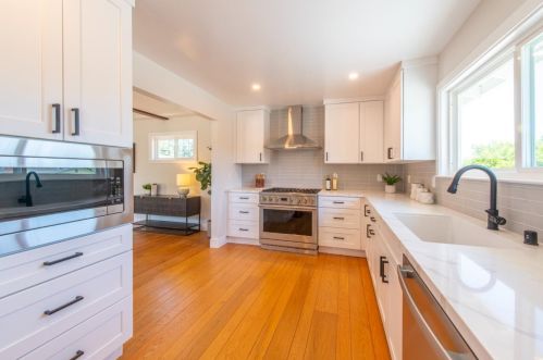 2020 Helena Way, Redwood City CA  94061-3311 exterior