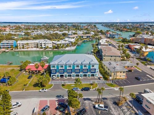 11719 1st St, Saint Petersburg, FL 33706-5102