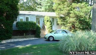 29 Pinetop Dr, Smith Point, NY 11967-2643