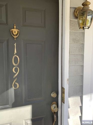 1096 Devon Ct, Mahwah NJ  07430-3244 exterior
