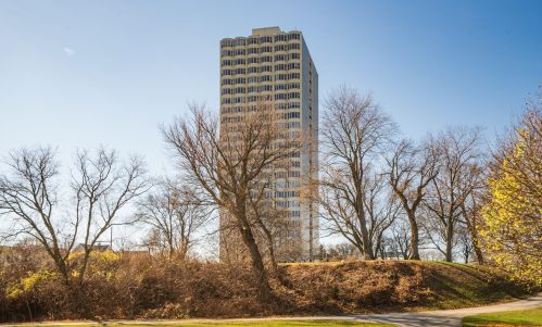 2525 Shore Dr, Milwaukee WI  53207-1973 exterior