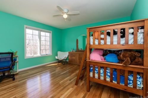 34 Mudry Farm Rd, Brookfield Center CT  06804-3542 exterior