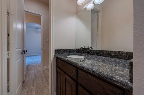 4004 Rothschild Dr, Lewisville TX  75022-5339 exterior