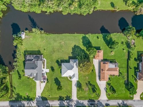 9580 Summer Pl, Naples, FL 34109-1540