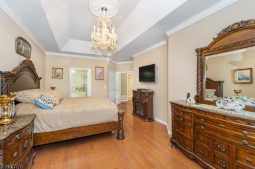 24 Silicon Dr, West Paterson NJ  07424-4225 exterior