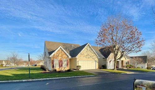 5121 Valley Stream Ln, Macungie, PA 18062-8896