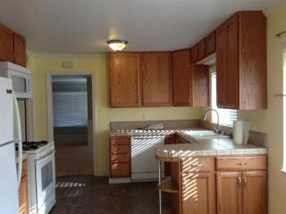 3215 Callisch St, Fresno CA  93726-6716 exterior