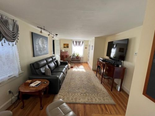 53 Admiral Kalbfus Rd, Middletown RI  02840-1202 exterior