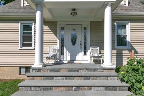 14 Beardsley Pkwy, Bridgeport, CT 06611-5202
