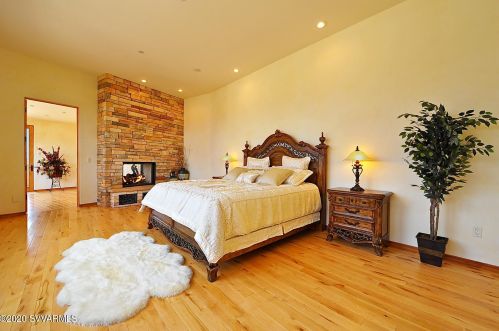 240 Crystal Sky Dr, Sedona AZ 86351-7450 exterior