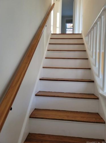 11 Senga Rd, Norwalk CT  06854-2520 exterior