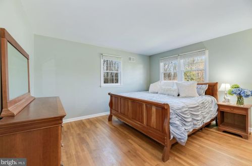 6820 Spur Rd, Springfield VA 22152-2638 exterior