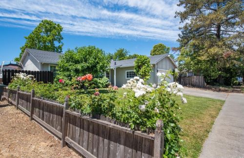 2370 Julio Ln, Santa Rosa, CA 95401-5726