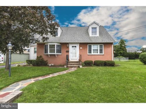 157 Oxford Rd, Riverton, NJ 08077-2122