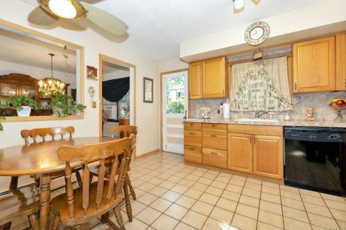 31 Pennsylvania Ave, Valley Cottage NY  10989-2511 exterior