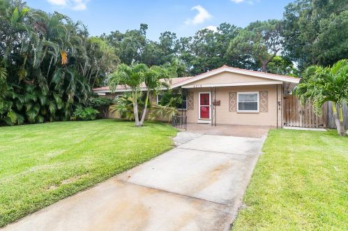 4218 Carson St, Saint Petersburg, FL 33703-5425