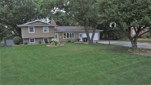 4778 Winghaven Dr, Waterloo, IA 50701-8906
