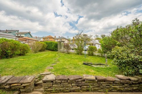 1537 Berkshire Ave, Pittsburgh PA  15226-2431 exterior