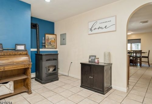 11 Kearny Dr, Wantage NJ  07461-3928 exterior