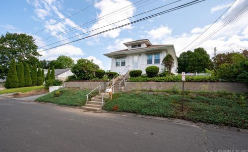 34 Olive St, Waterford, CT 06385-2306