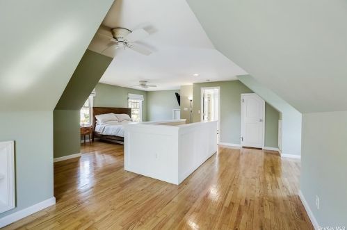 324 Oak Neck Rd, West Islip NY  11795-3613 exterior