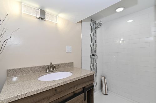 4902 Hoyt Pl, Milwaukee WI  53216-2331 exterior