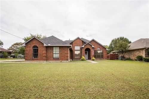 122 Country Dr, Waxahachie, TX 75165-6211