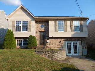1057 Pebble Creek Dr, Covington, KY 41018-2187