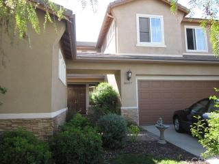 26427 Lares Ln, Murrieta, CA 92563-4347