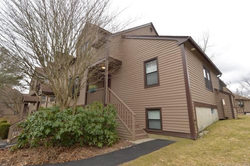 9 Blackstone Rd, Upper Stepney CT  06468-2631 exterior