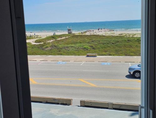 1020 Seawall Blvd, Galveston TX 77550-8153 exterior