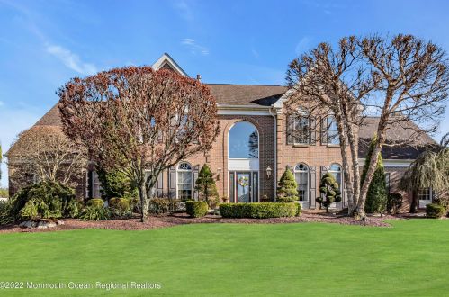 26 Tanglewood Ct, East Freehold, NJ 07728-9028