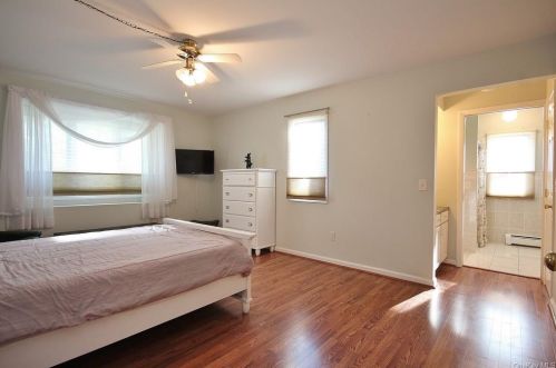 701 Eagle Bay Dr, Crotonville NY  10562-2372 exterior