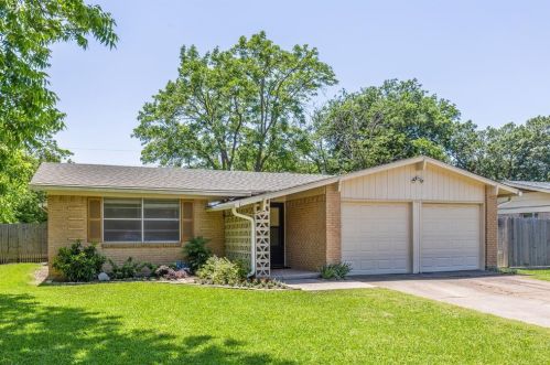 915 Wateka Way, Richardson, TX 75080-4016