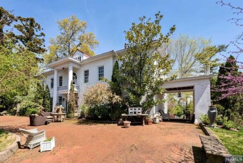 800 Summit Ave, River Edge, NJ 07661-2320