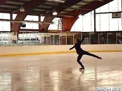 46 Grace Ave, Great Neck NY  11021-2618 exterior