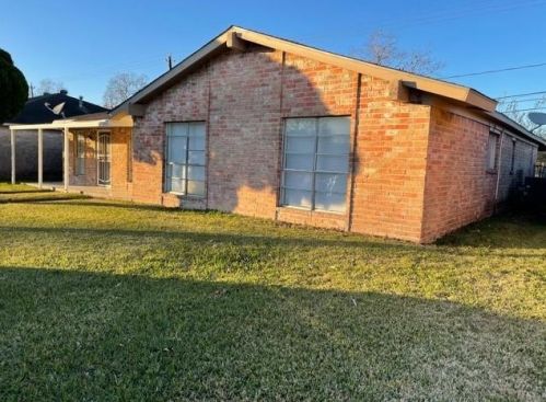 15135 Woodforest Blvd, Channelview TX  77530-3302 exterior