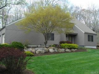 60 Tamarack Ln, Mount Ivy, NY 10970-2012