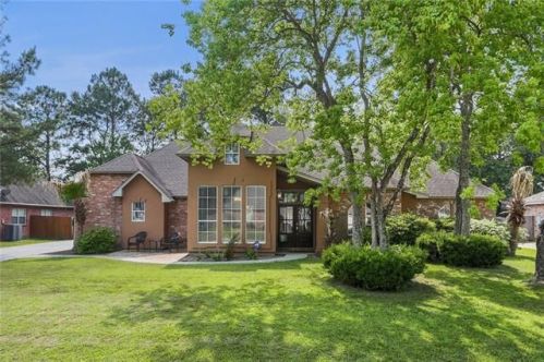 1835 Ridge Dr, Mandeville, LA 70448-1001