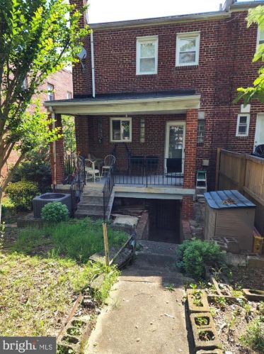 39 54th St, Washington DC 20019-6573 exterior